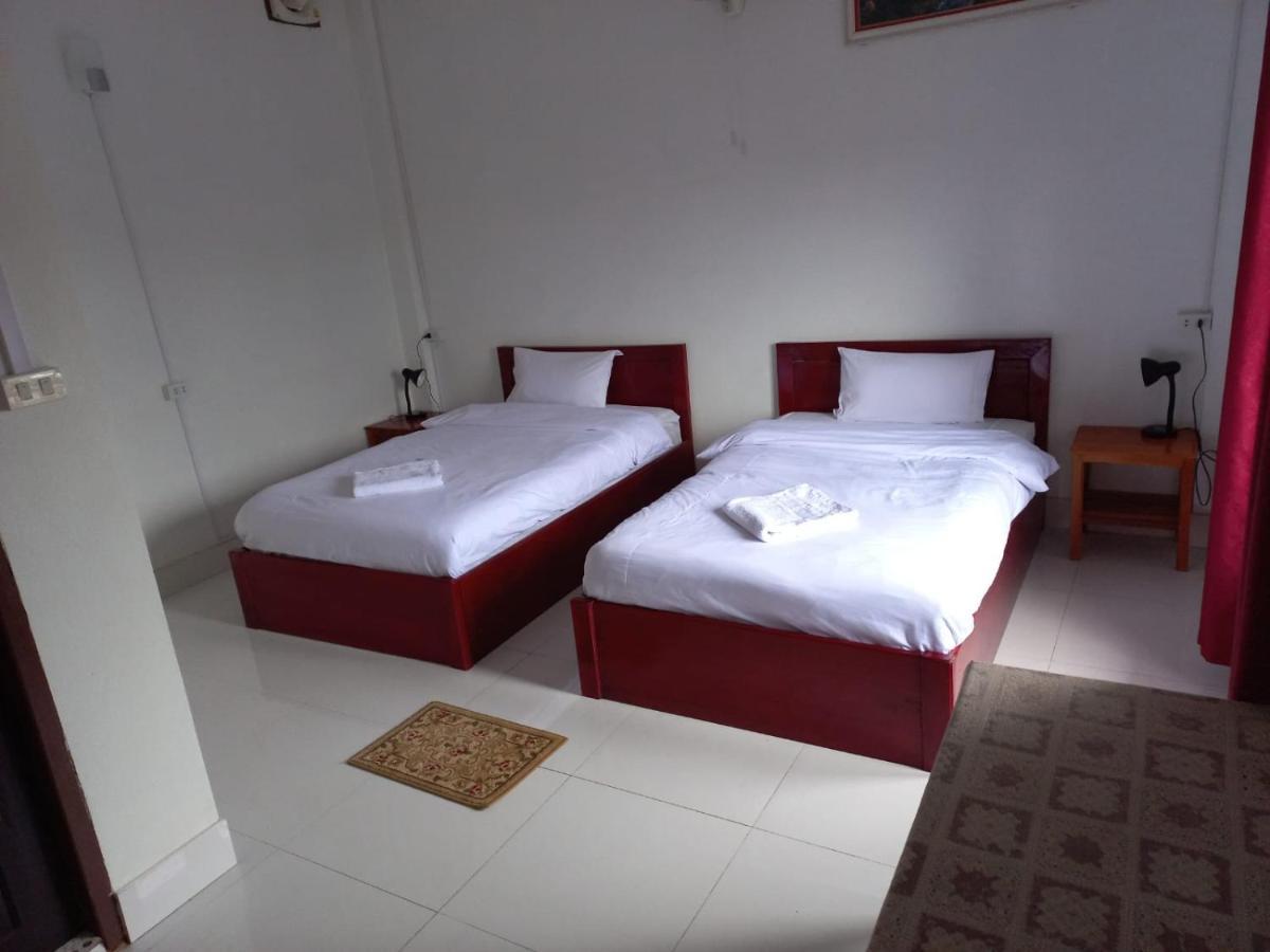 Sipanya Guesthouse Muangphonszavan Kültér fotó