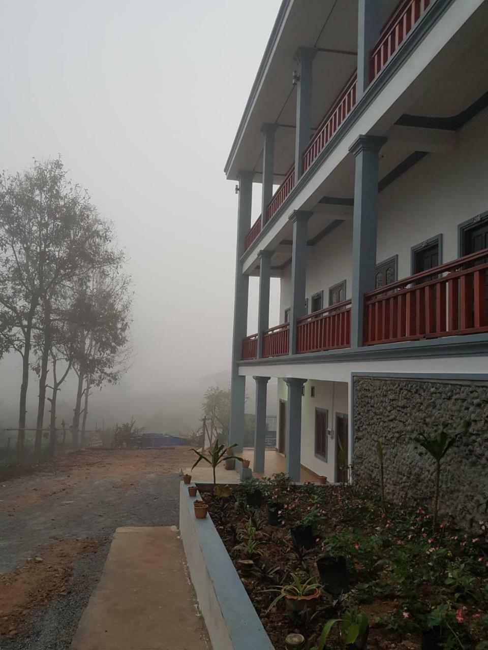 Sipanya Guesthouse Muangphonszavan Kültér fotó